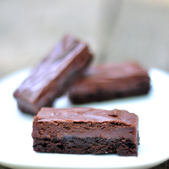 chocolate cheesecake brownies cut